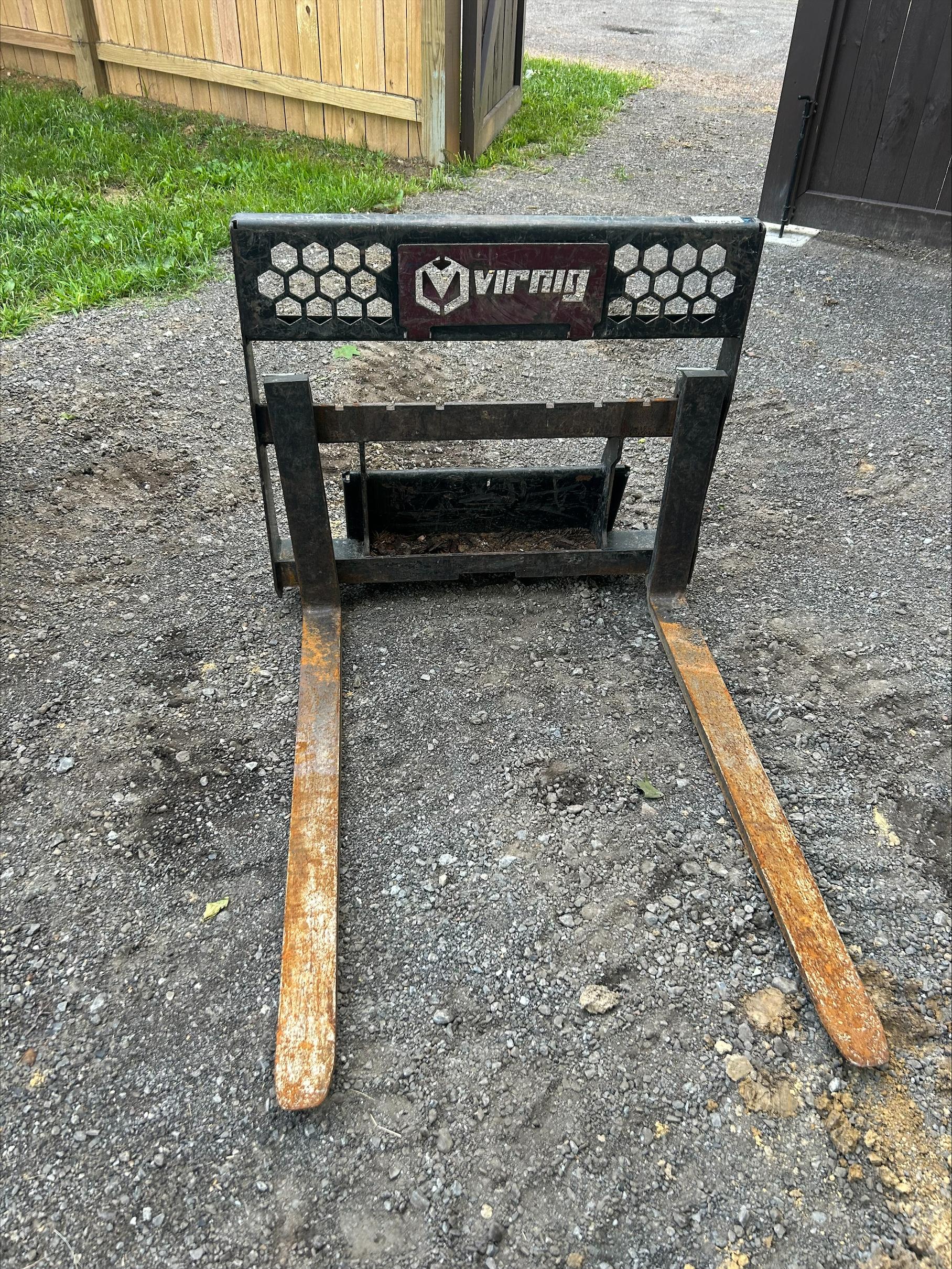 Virnig pallet forks attachment for rent near Nashville, TN – Ditch Witch Sk800